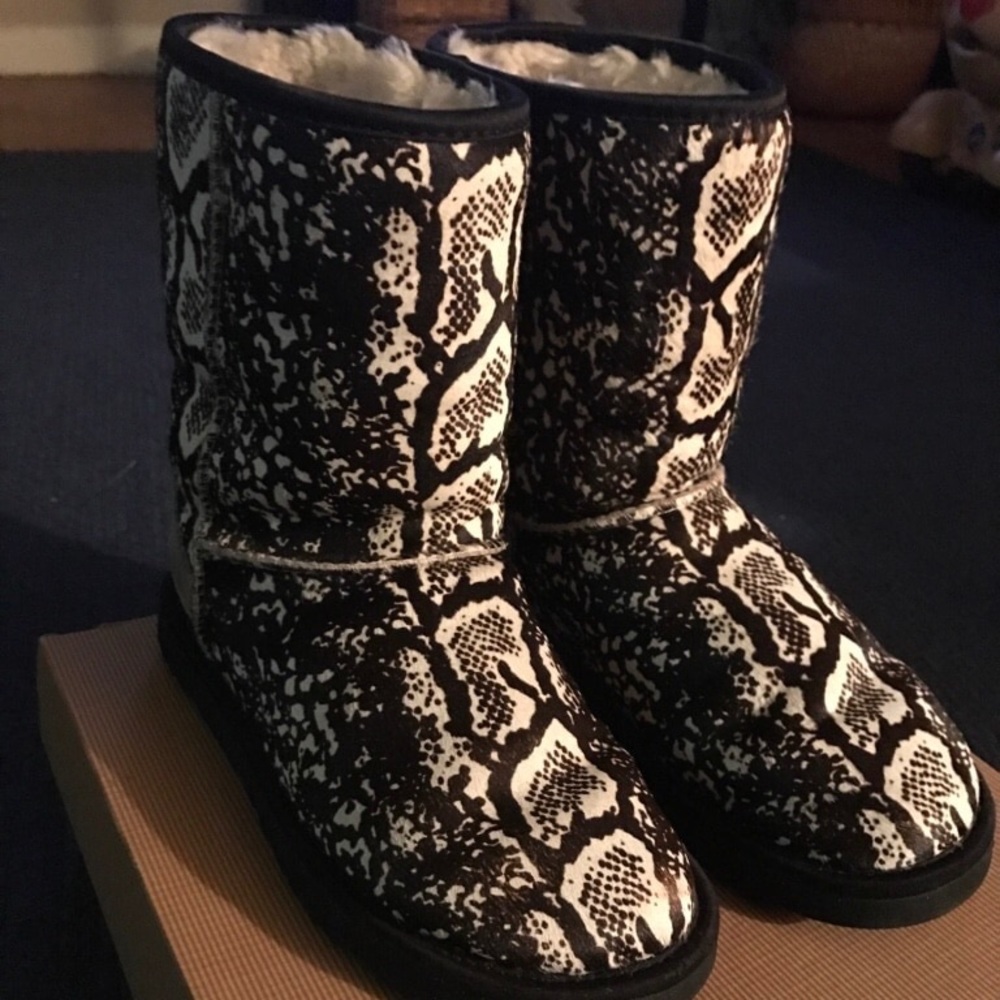 Classic Short snake skin Ugg boots size 7